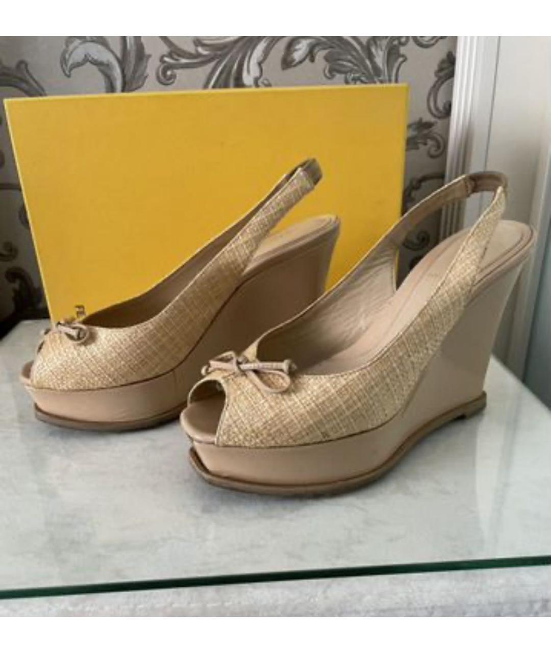 FENDI Бежевые босоножки, фото 3