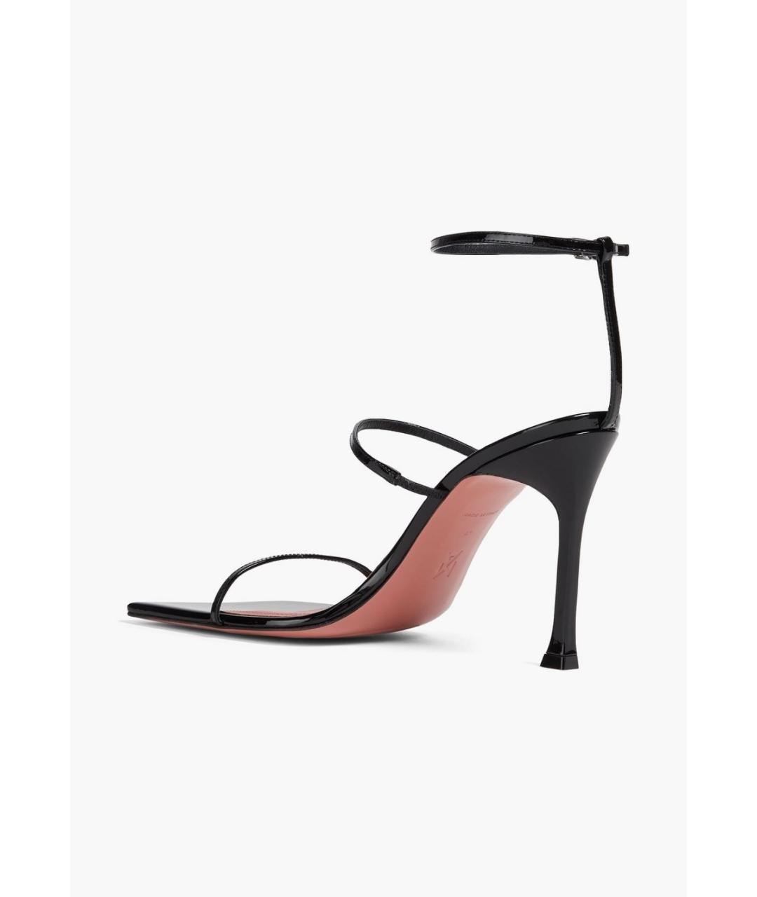 Amina Muaddi Черные босоножки из лакированной кожи, фото 3
