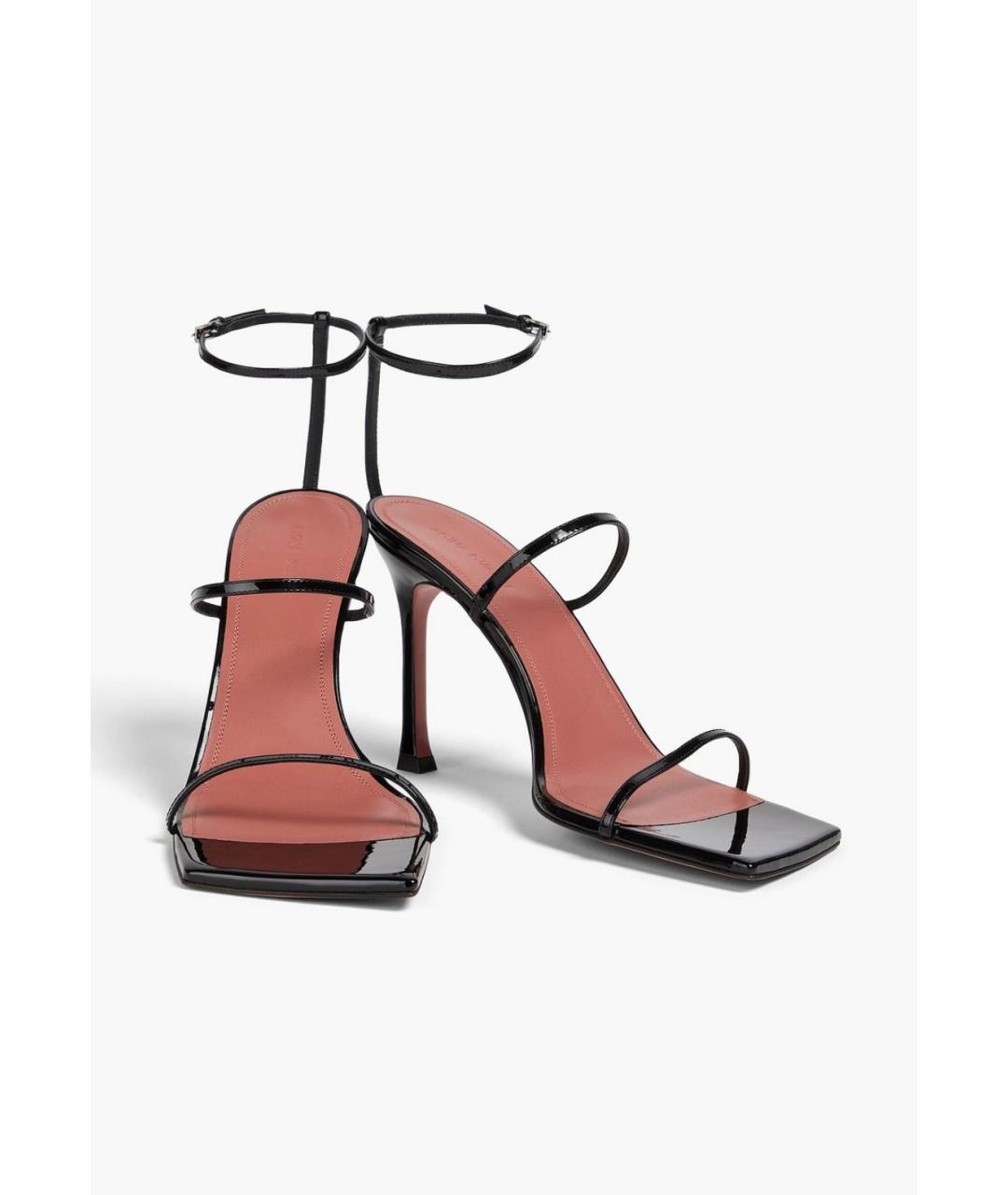 Amina Muaddi Черные босоножки из лакированной кожи, фото 2