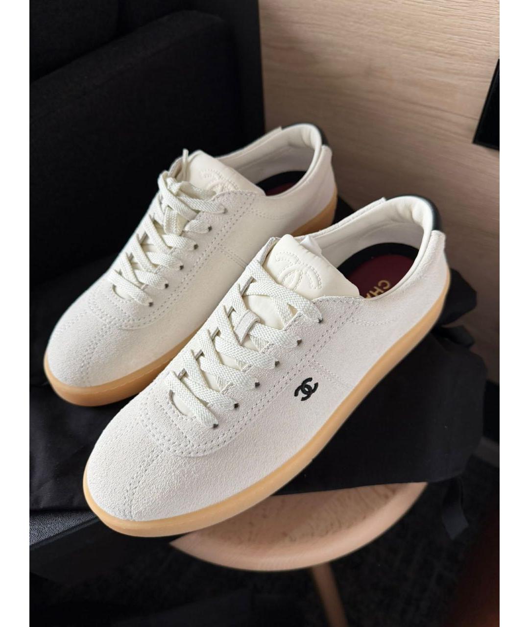 CHANEL Белые замшевые кеды, фото 2