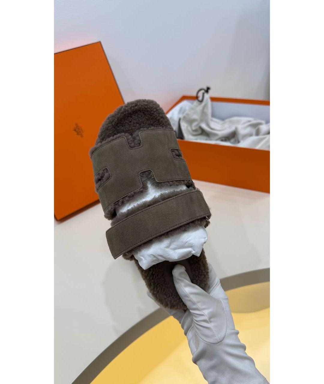 HERMES Антрацитовые замшевые сандалии, фото 2