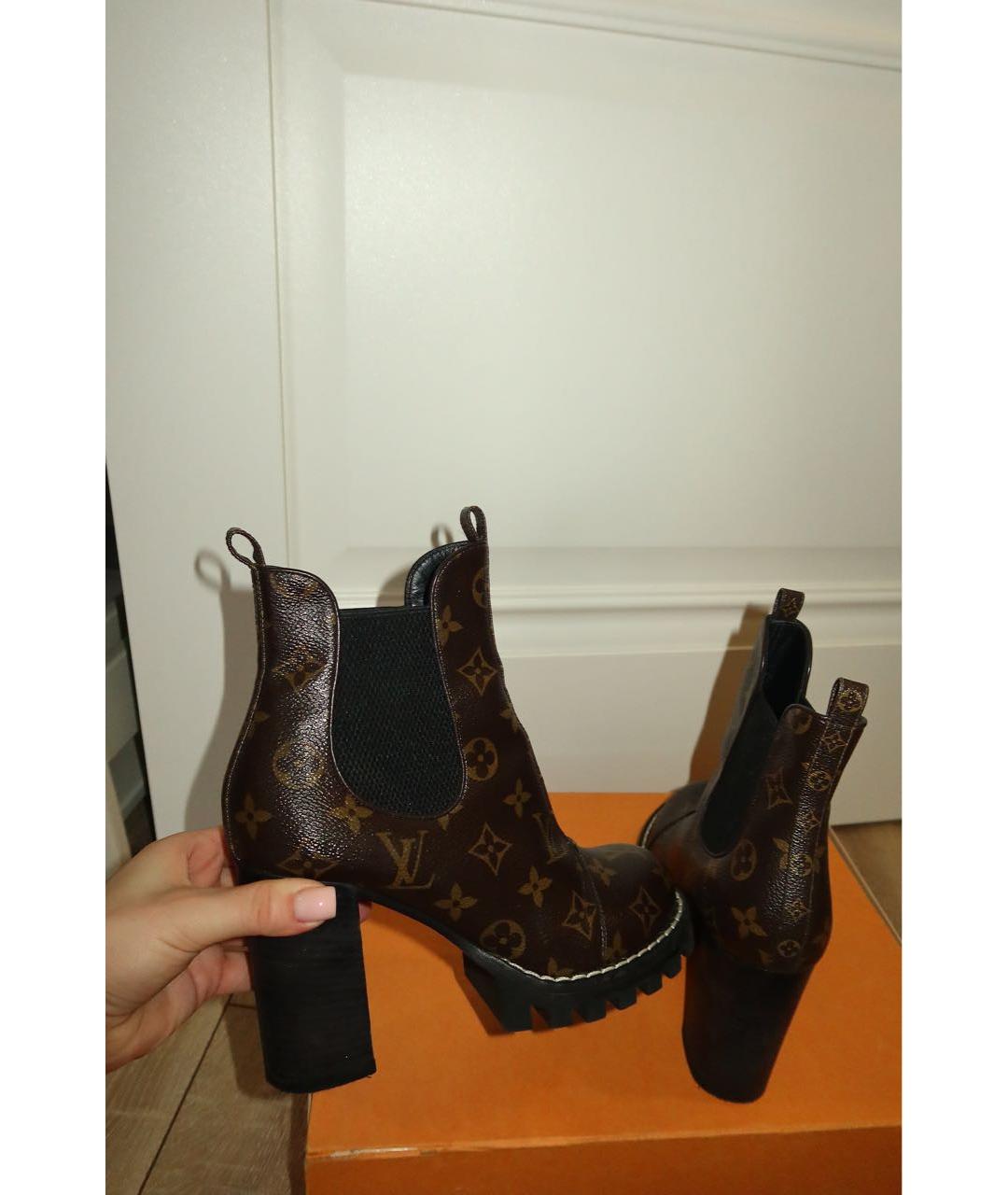 LOUIS VUITTON Коричневые ботильоны из лакированной кожи, фото 3