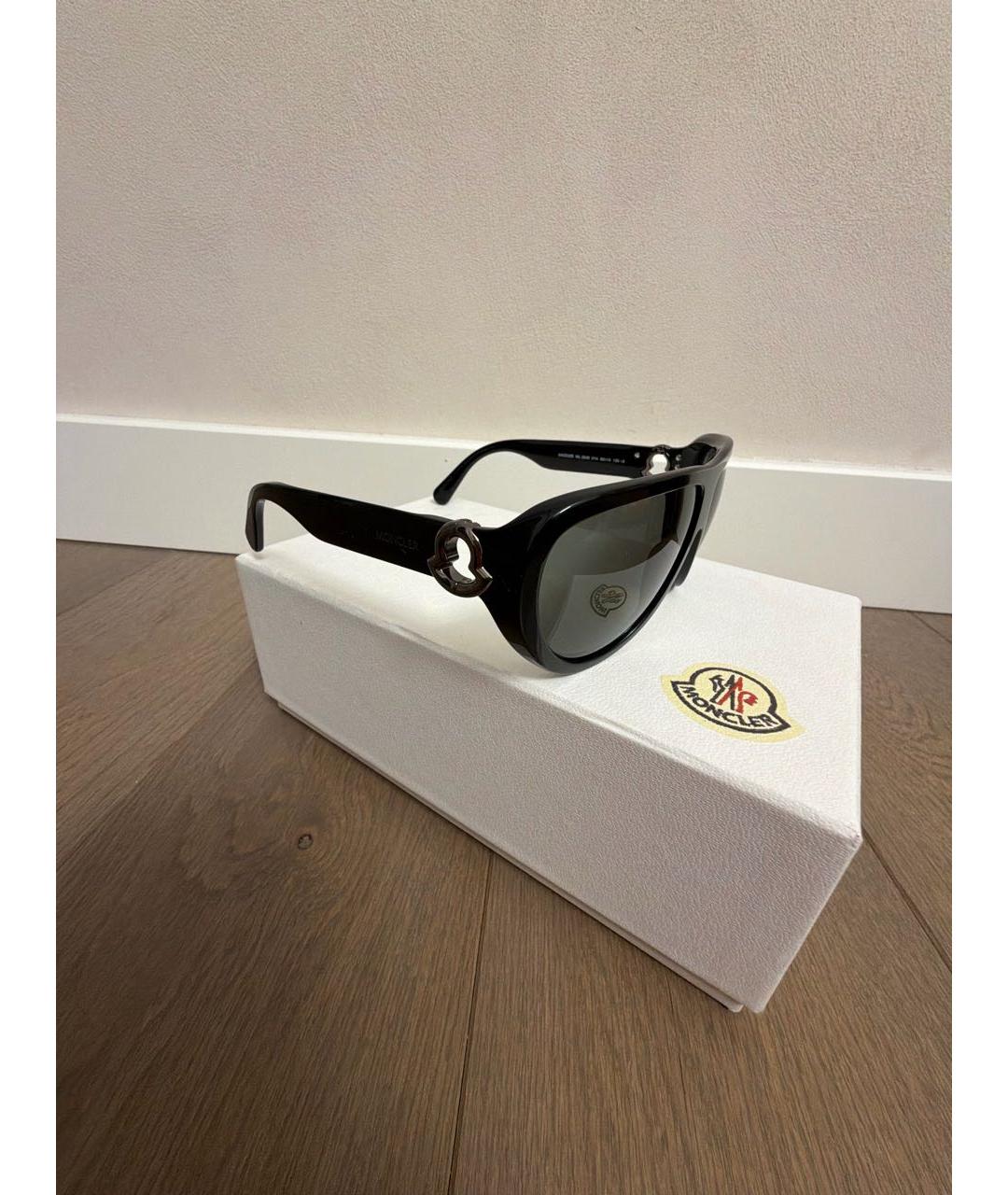 MONCLER Черные пластиковые солнцезащитные очки, фото 2