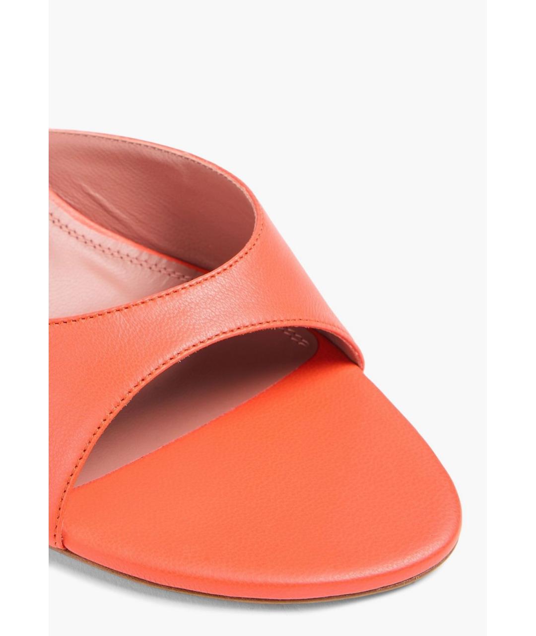 Amina Muaddi Коралловые кожаные мюли, фото 4