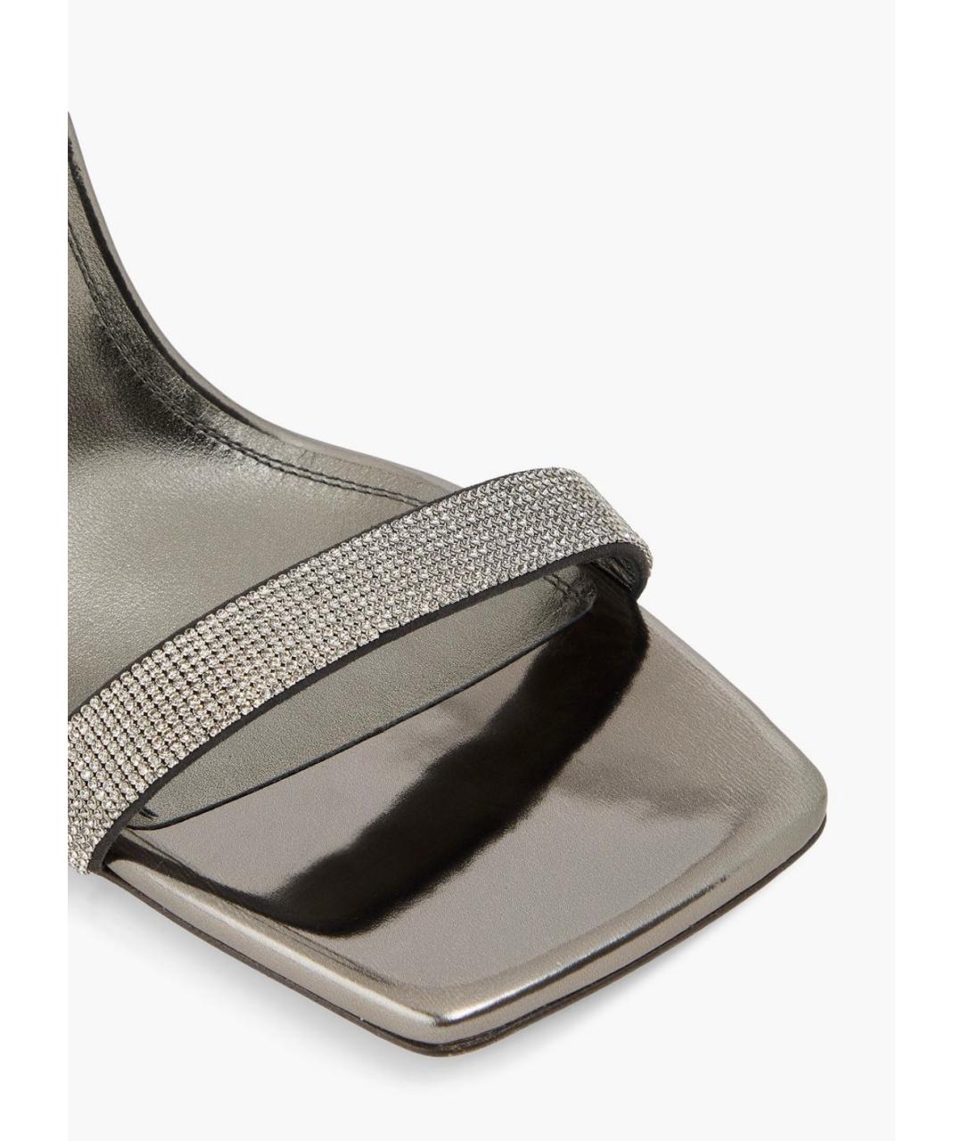 Amina Muaddi Серые замшевые босоножки, фото 4