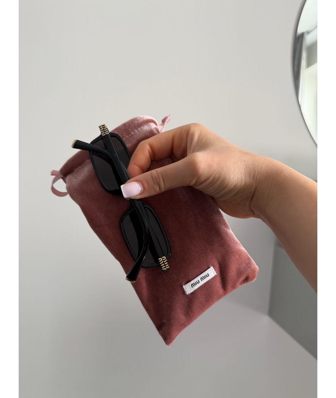 MIU MIU Черные пластиковые солнцезащитные очки, фото 4