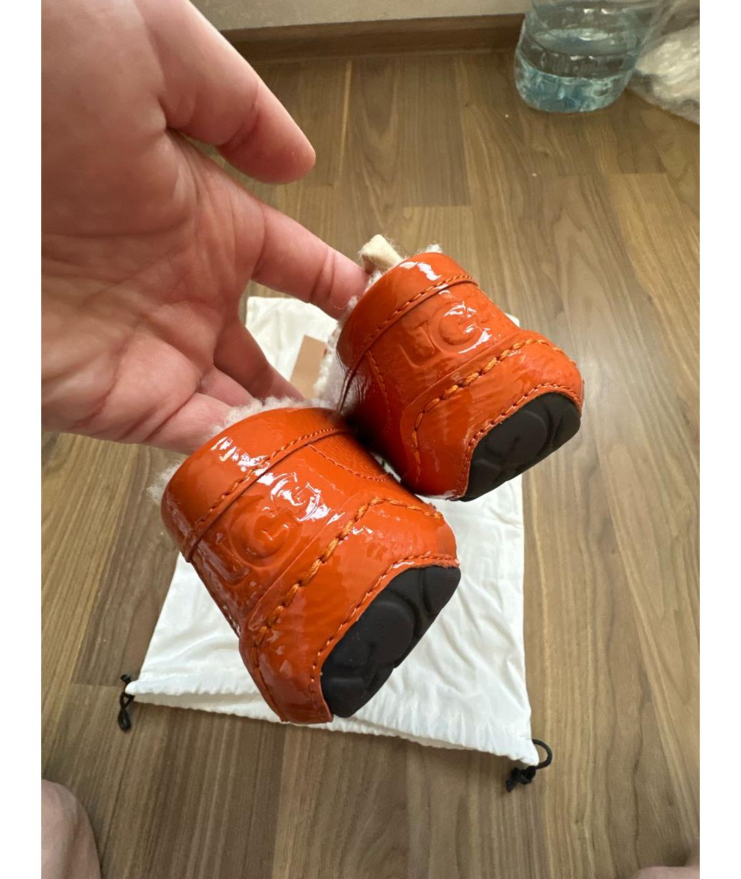 UGG AUSTRALIA Оранжевое мокасины из лакированной кожи, фото 5