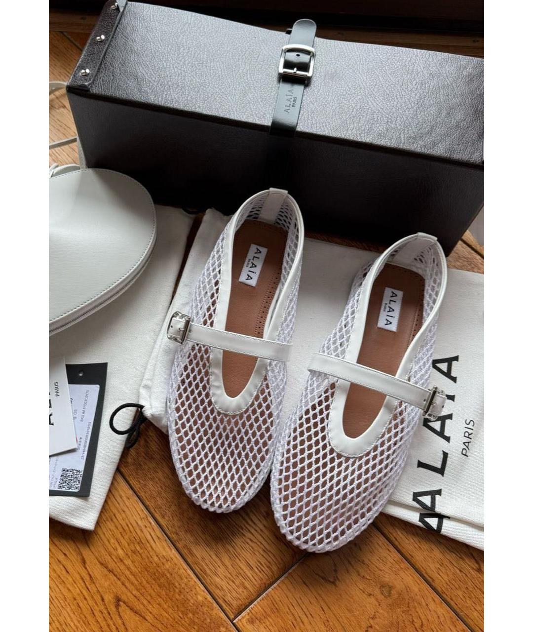 ALAIA Белые балетки из лакированной кожи, фото 3