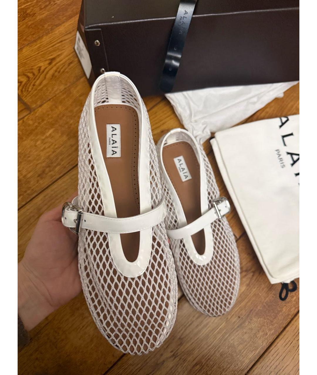 ALAIA Белые балетки из лакированной кожи, фото 4