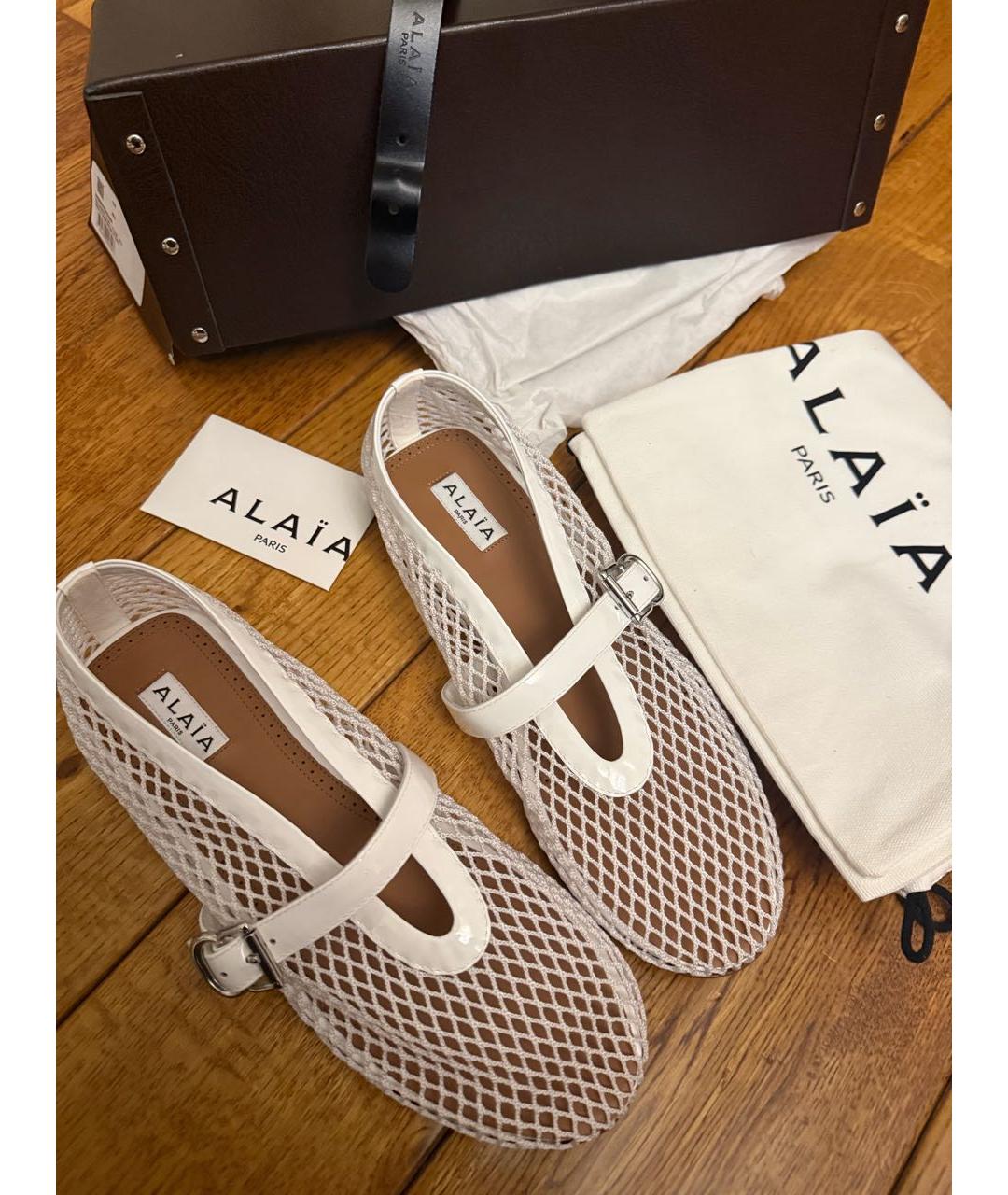 ALAIA Белые балетки из лакированной кожи, фото 5