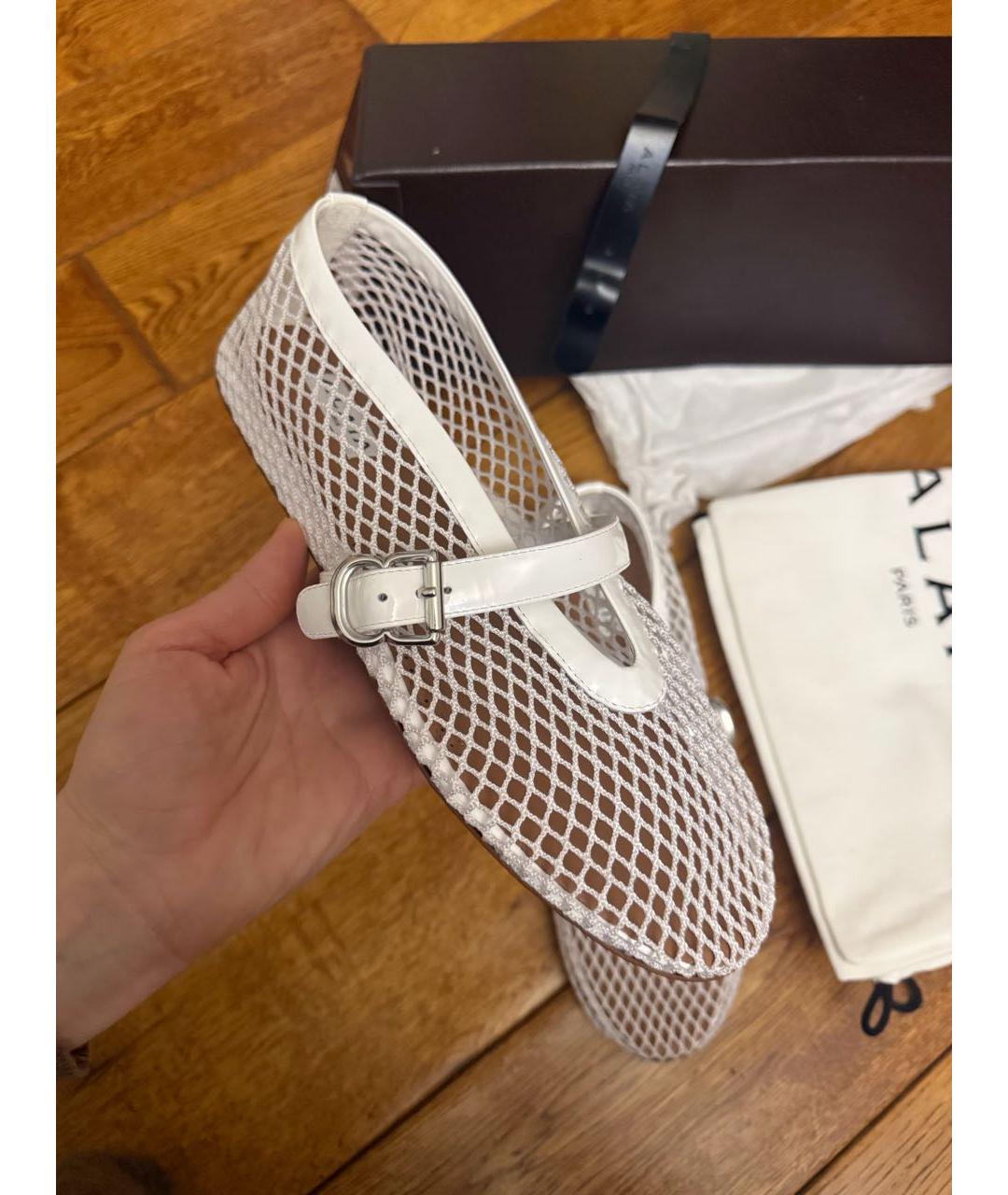 ALAIA Белые балетки из лакированной кожи, фото 7