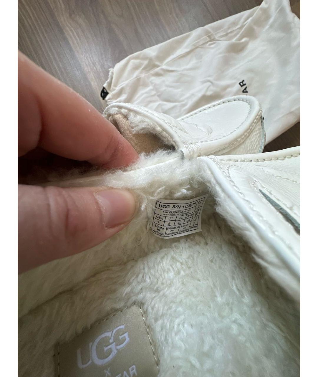 UGG AUSTRALIA Белые мокасины из лакированной кожи, фото 5