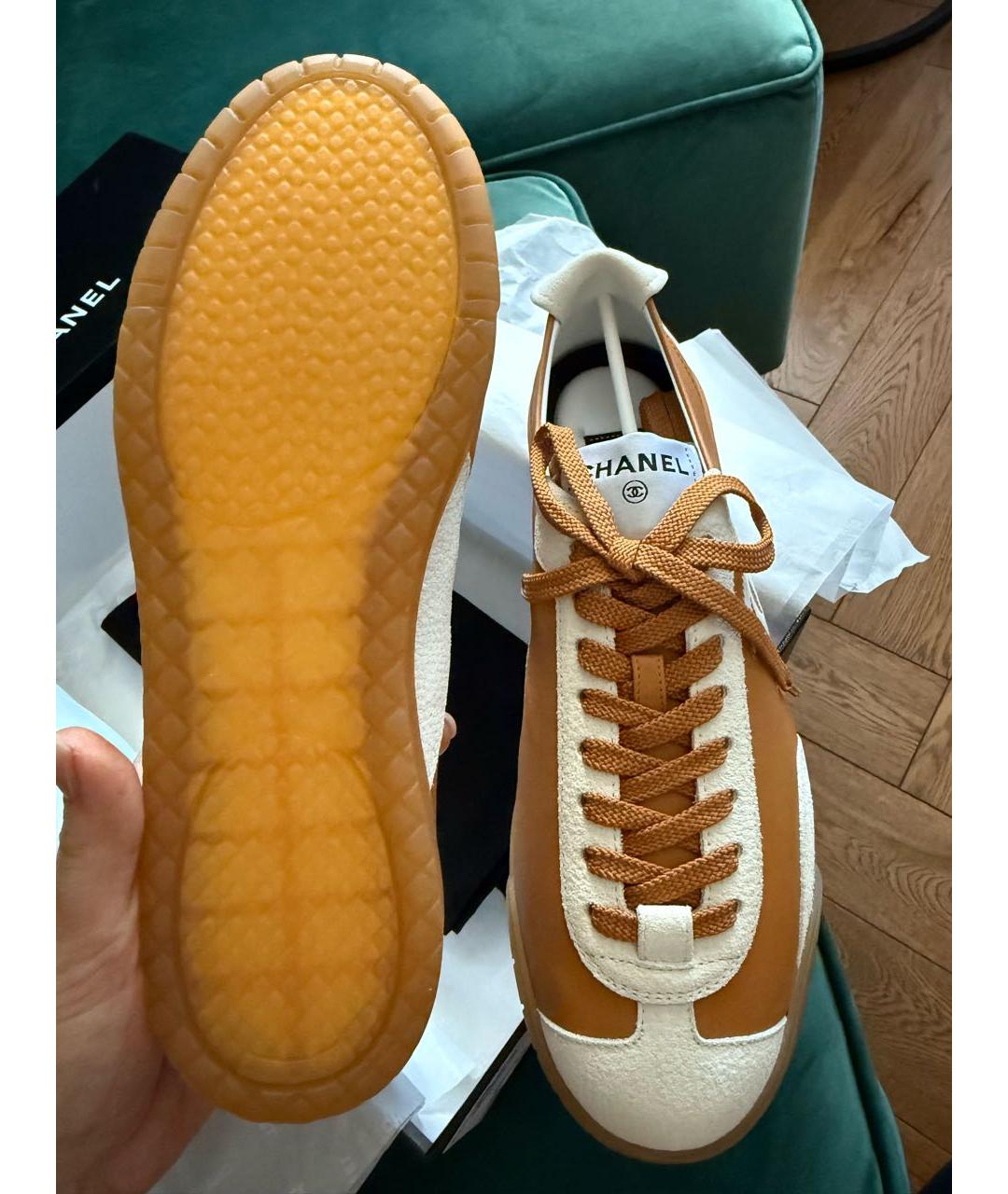 CHANEL Горчичные кожаные кеды, фото 3