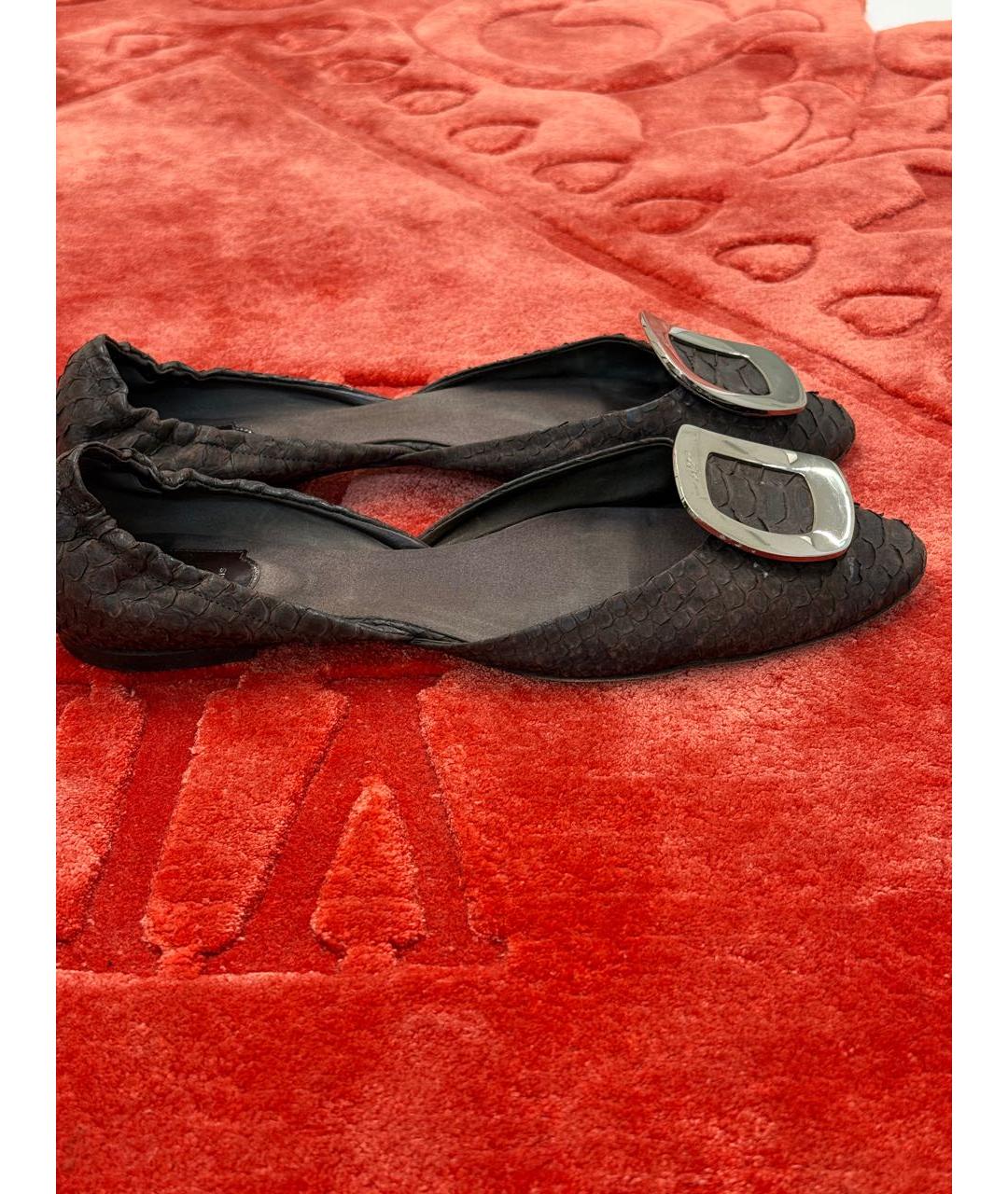 ROGER VIVIER Коричневые балетки из экзотической кожи, фото 5