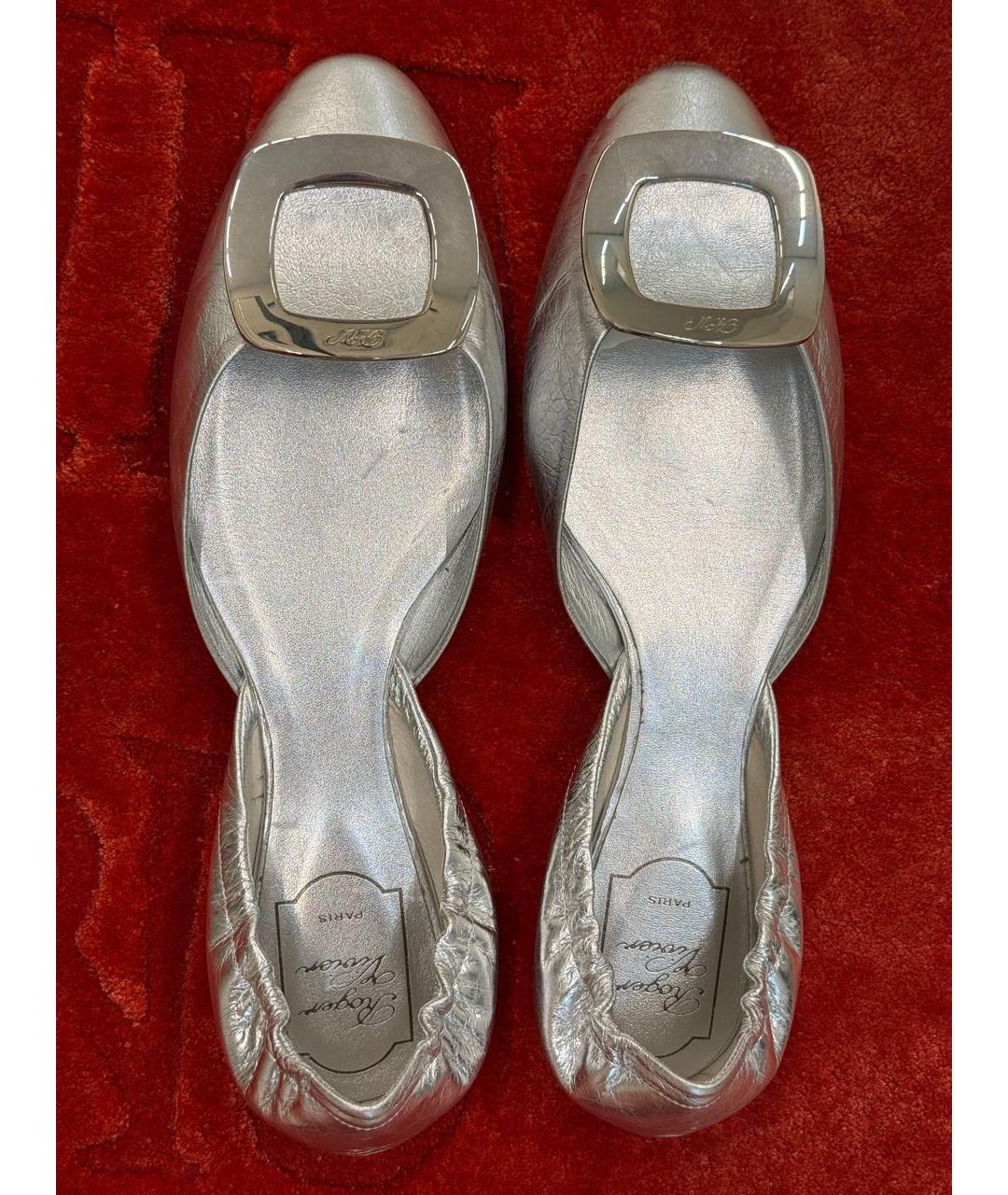 ROGER VIVIER Серебряные кожаные лодочки на низком каблуке, фото 2