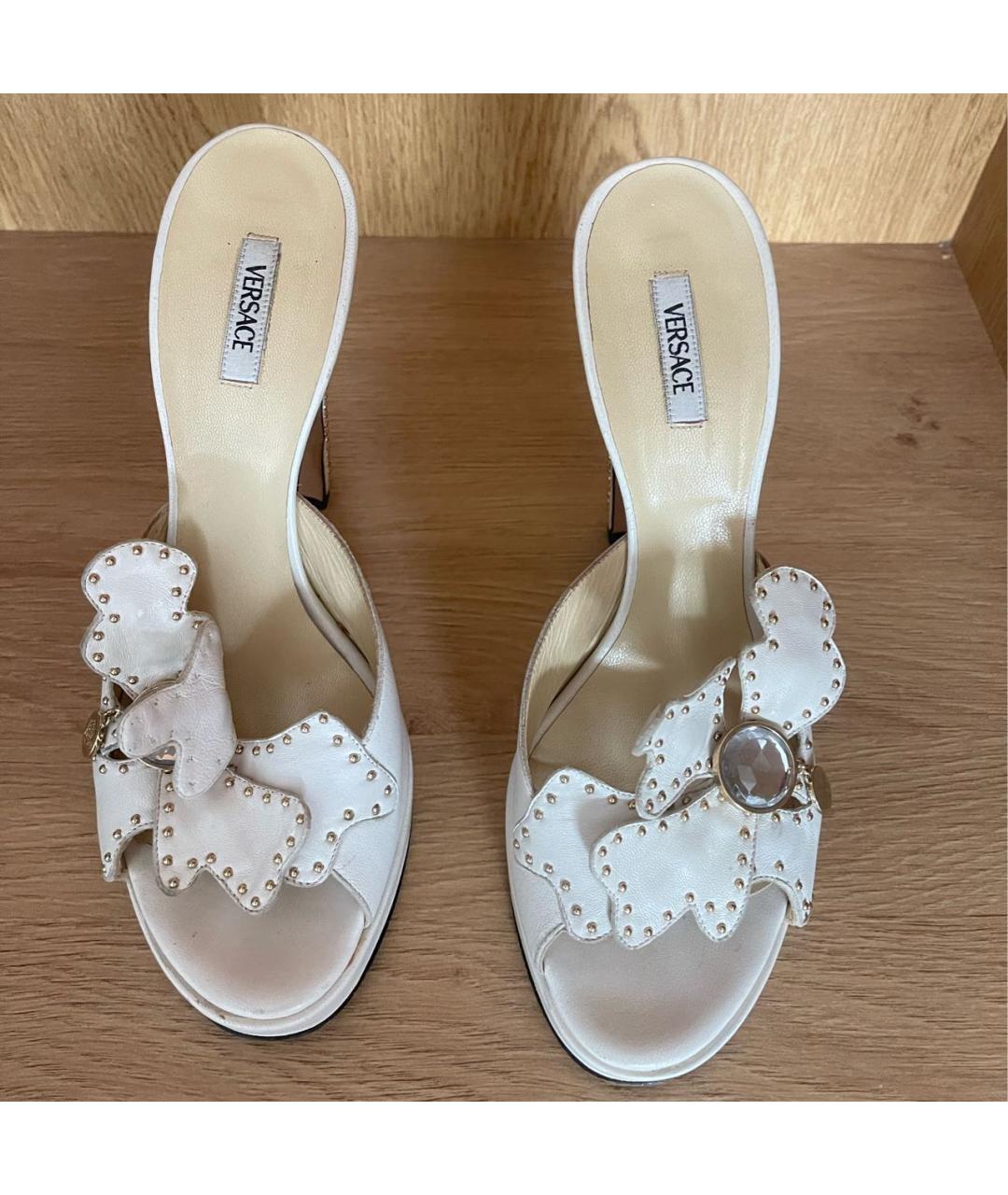 VERSACE Бежевые кожаные босоножки, фото 3