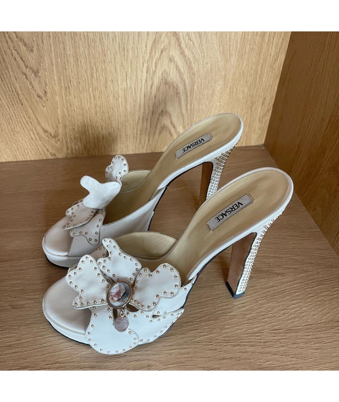 VERSACE Бежевые кожаные босоножки, фото 5