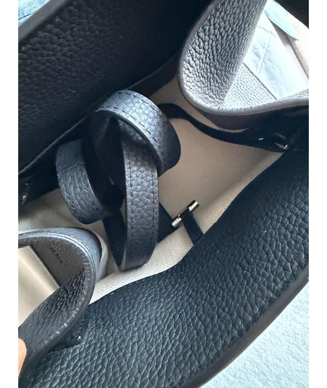 THE ROW Черная кожаная сумка с короткими ручками, фото 5