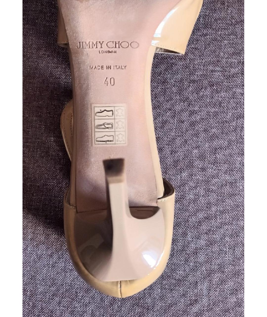 JIMMY CHOO Бежевые босоножки из лакированной кожи, фото 7