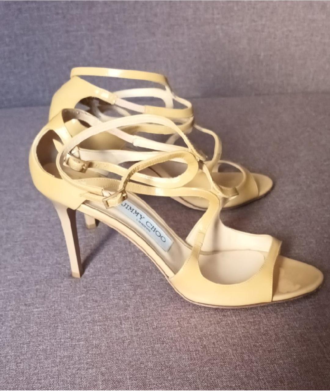 JIMMY CHOO Бежевые босоножки из лакированной кожи, фото 5