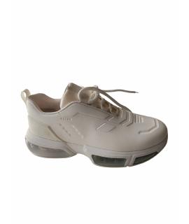 PRADA Низкие кроссовки / кеды