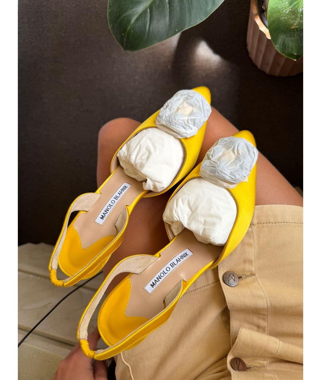 MANOLO BLAHNIK Желтые текстильные туфли, фото 2