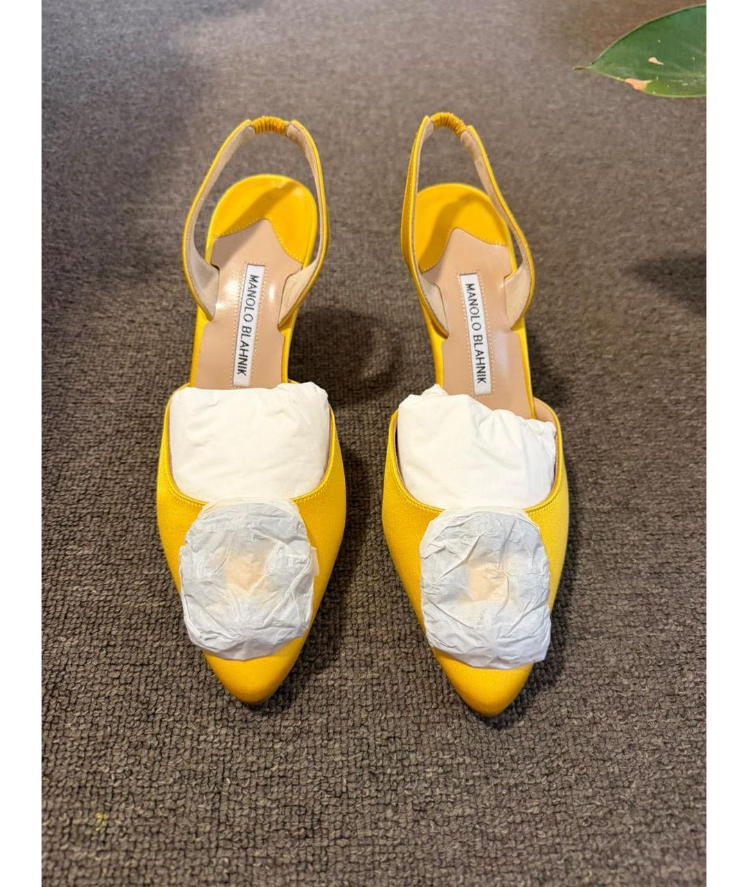 MANOLO BLAHNIK Желтые текстильные туфли, фото 3