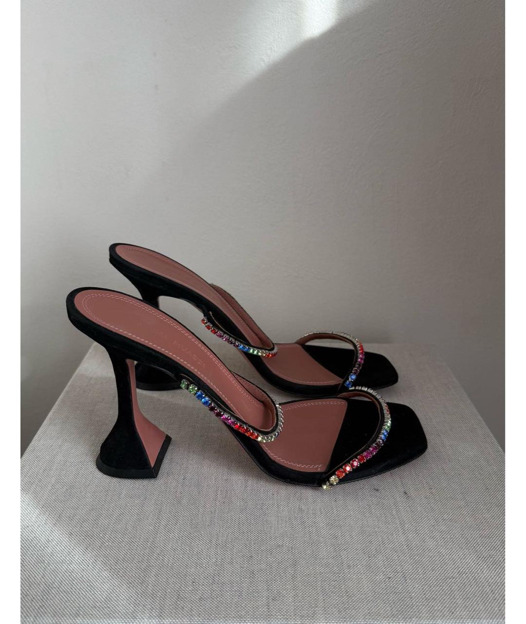 Amina Muaddi Черные замшевые босоножки, фото 7