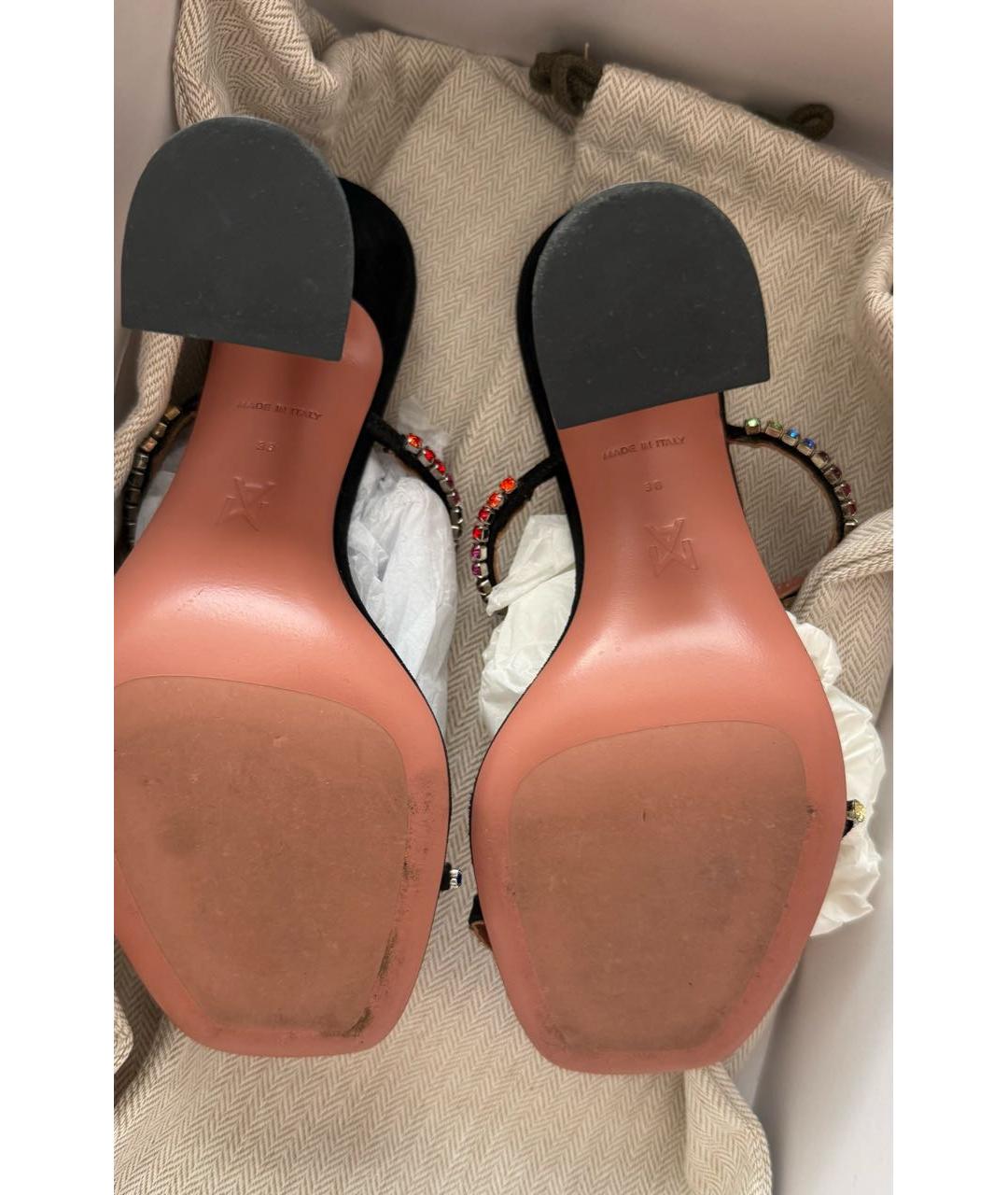 Amina Muaddi Черные замшевые босоножки, фото 6