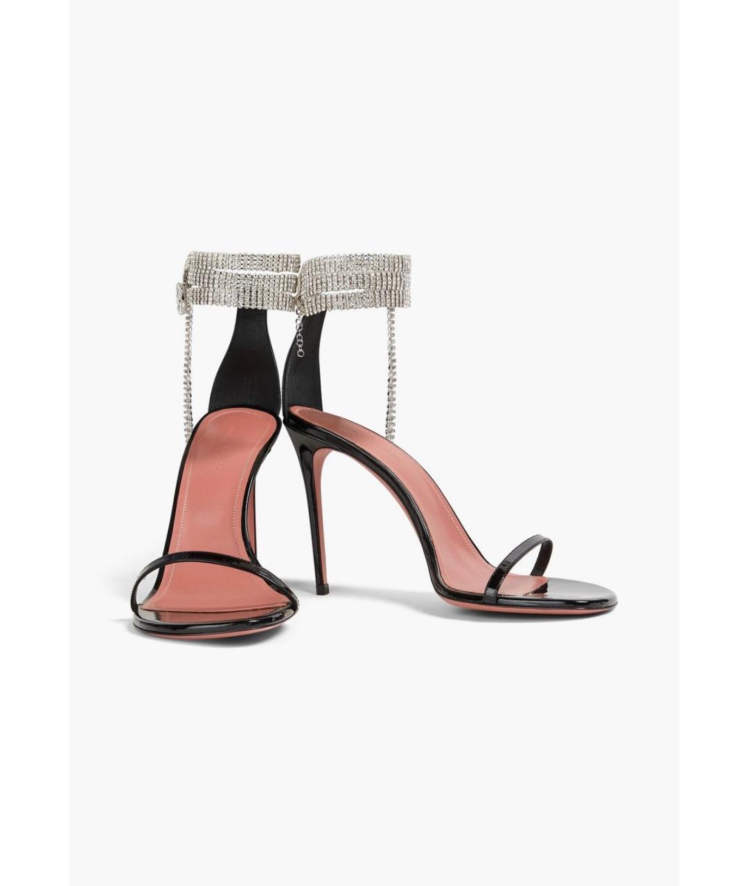 Amina Muaddi Черные босоножки из лакированной кожи, фото 2