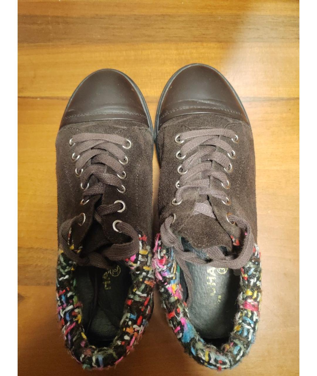 CHANEL Коричневые замшевые кеды, фото 3