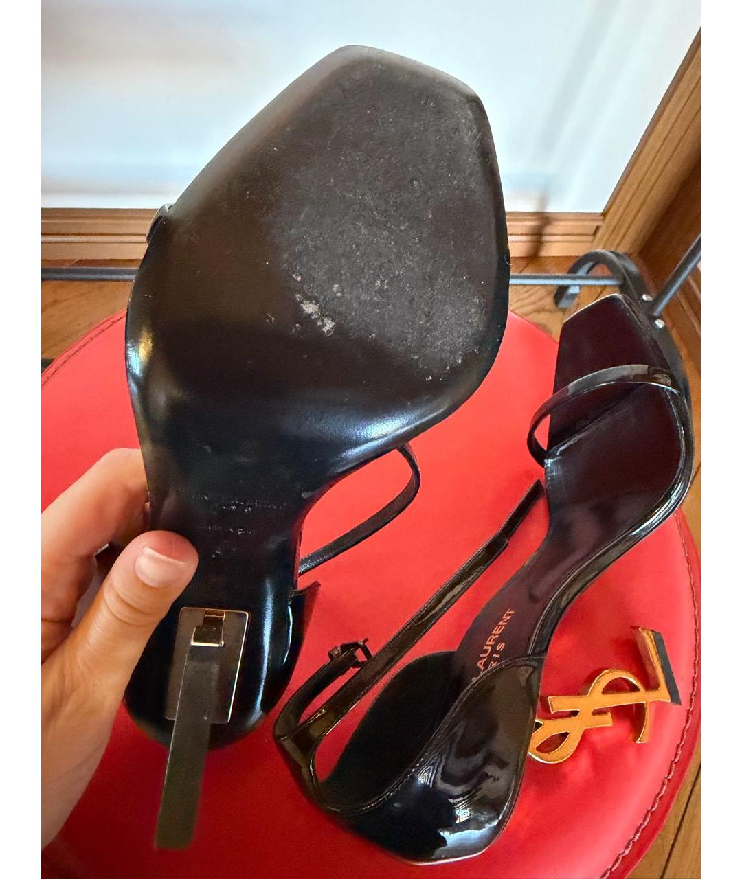SAINT LAURENT Черные босоножки из лакированной кожи, фото 8