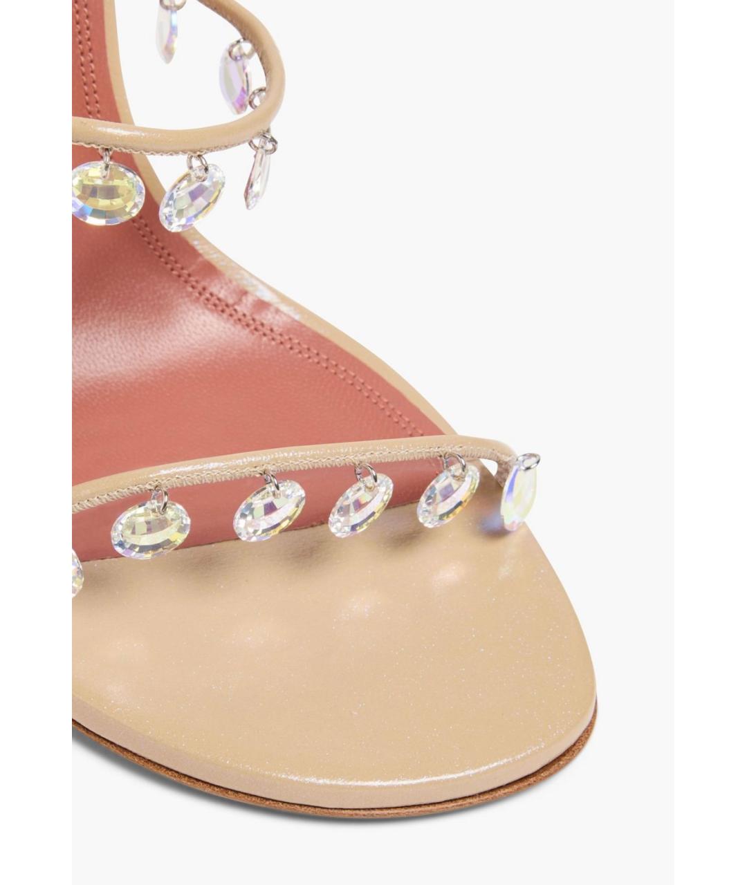 Amina Muaddi Бежевые кожаные босоножки, фото 4