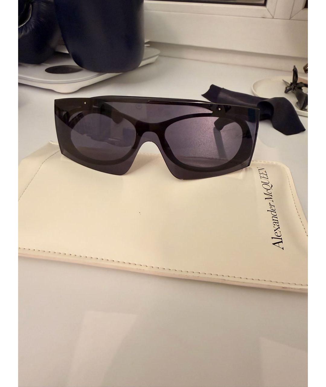 ALEXANDER MCQUEEN Черные пластиковые солнцезащитные очки, фото 6