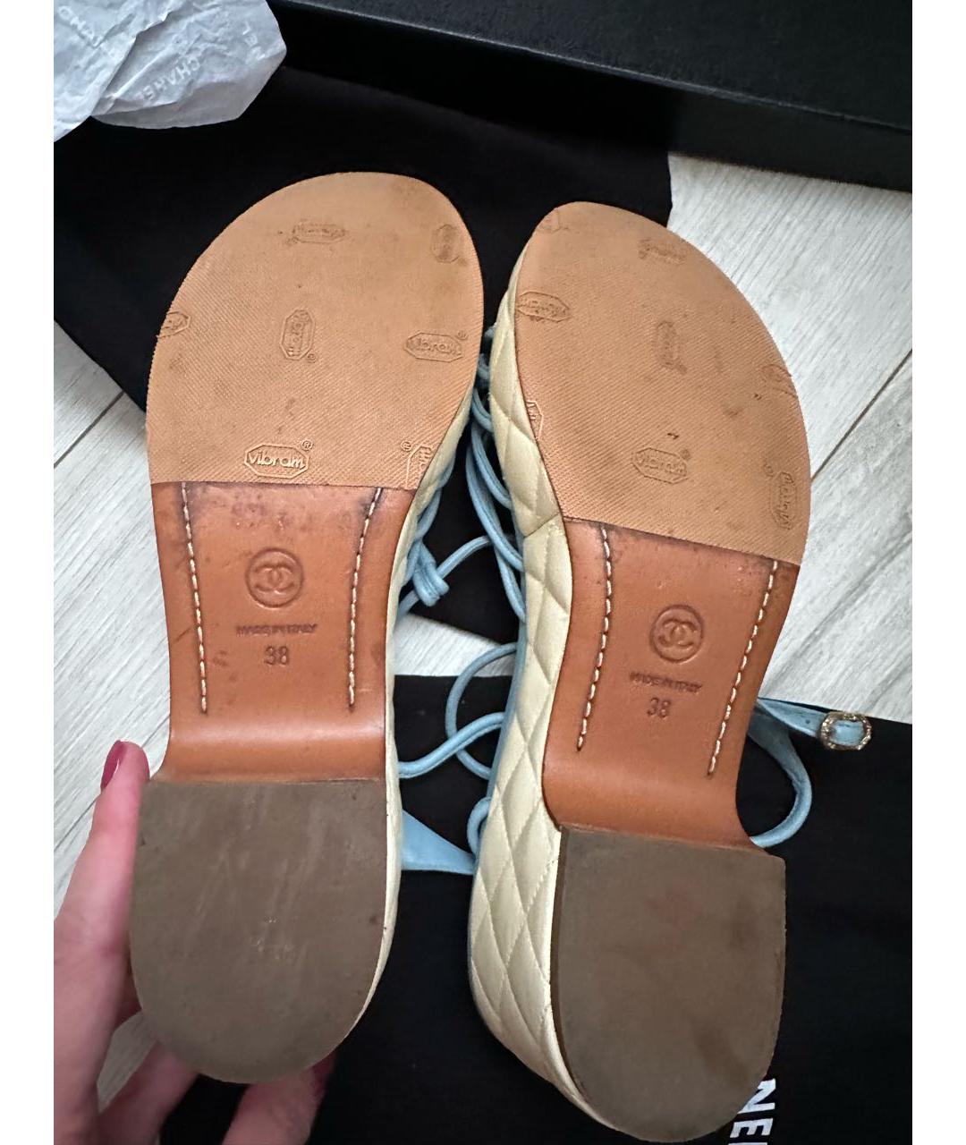 CHANEL Голубые кожаные босоножки, фото 4