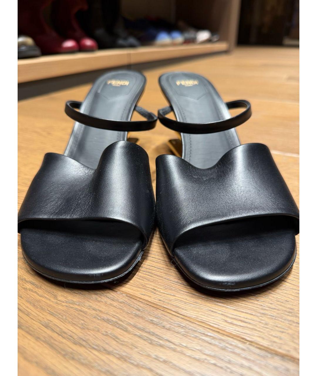 FENDI Черные кожаные босоножки, фото 3