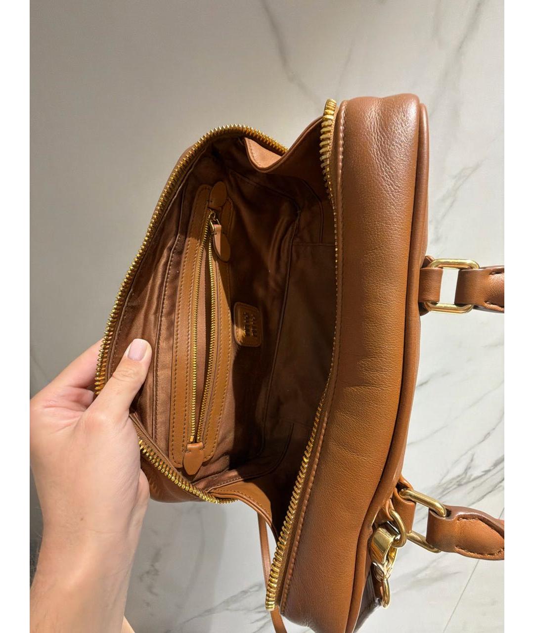 MIU MIU Коричневая кожаная сумка с короткими ручками, фото 4
