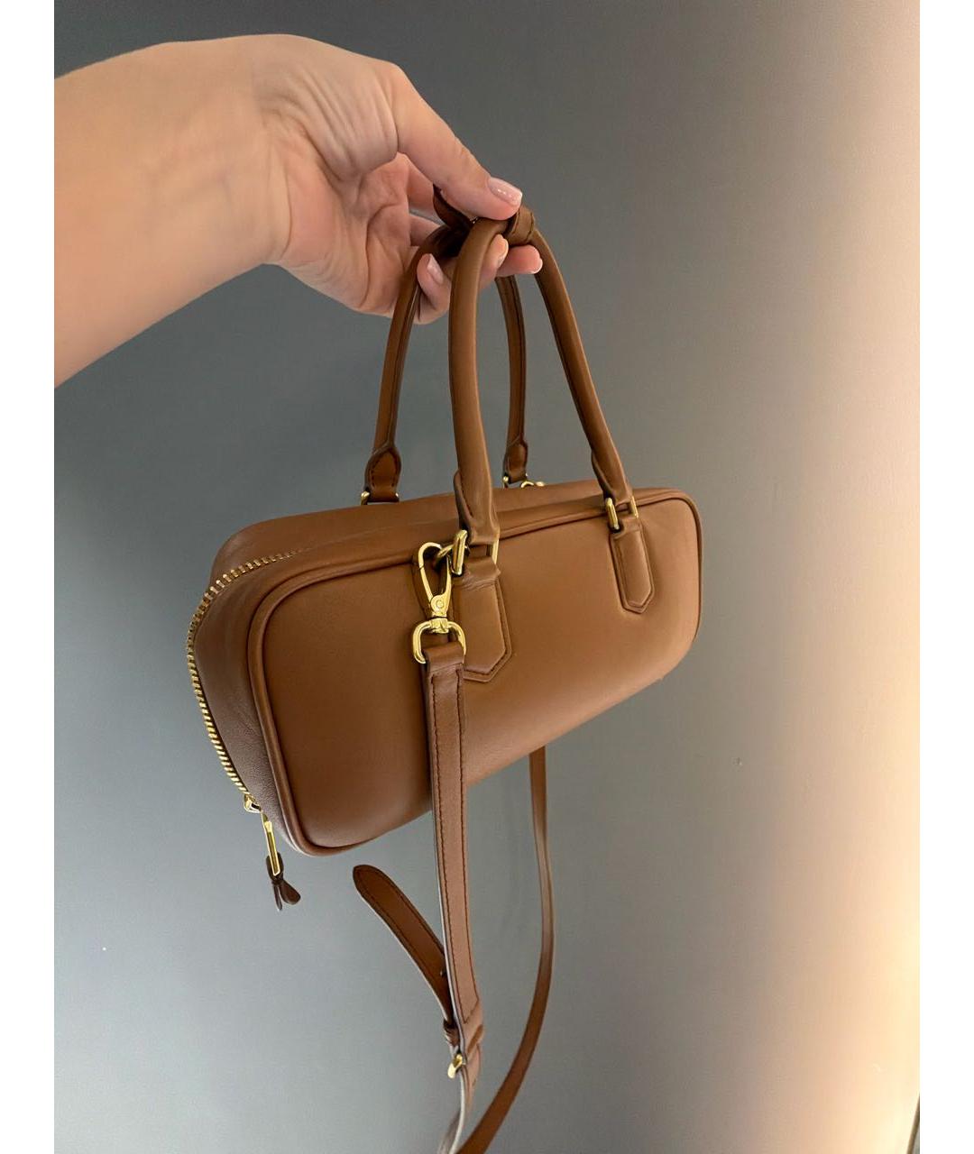 MIU MIU Коричневая кожаная сумка с короткими ручками, фото 3