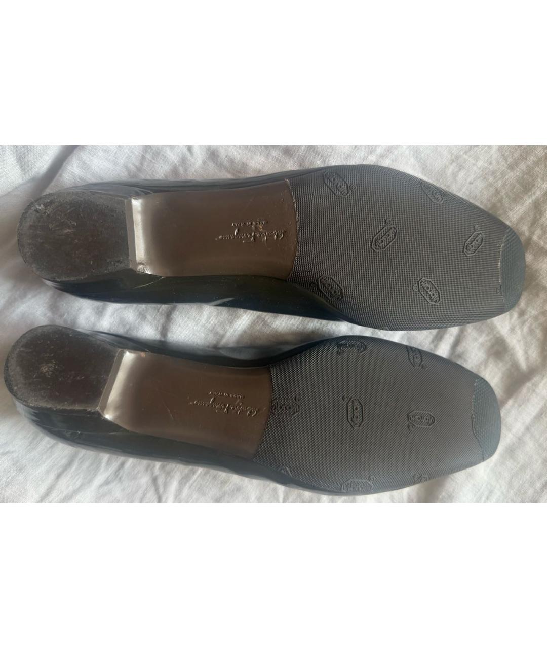 FERRAGAMO Хаки балетки из лакированной кожи, фото 4