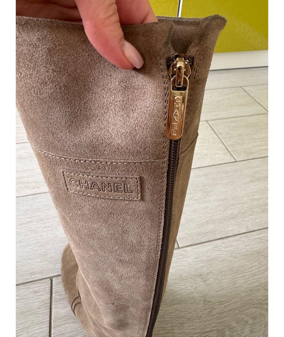 CHANEL Коричневые замшевые сапоги, фото 3