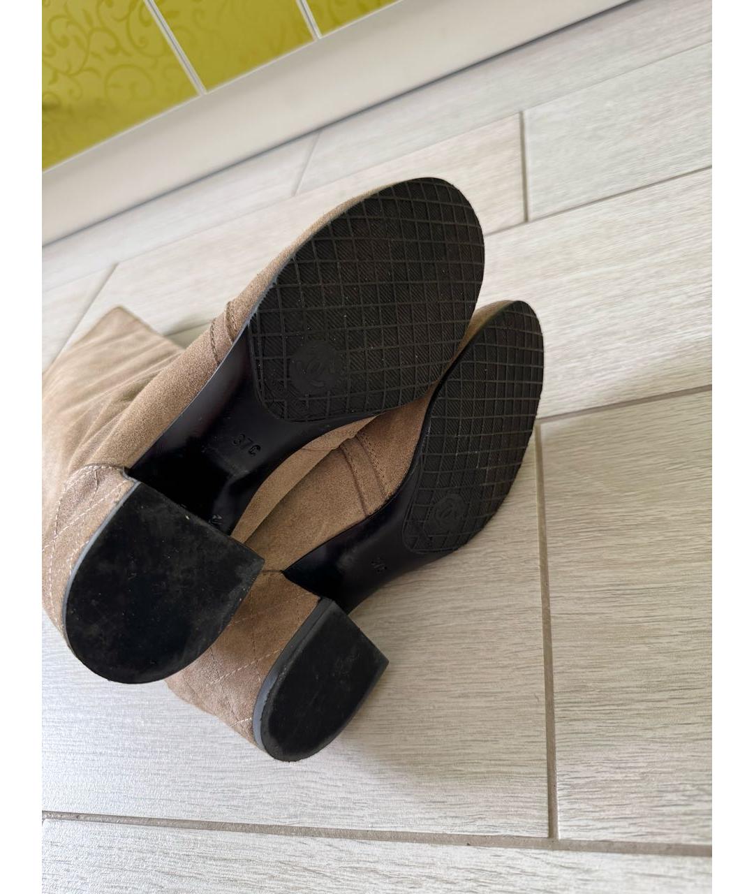 CHANEL Коричневые замшевые сапоги, фото 4