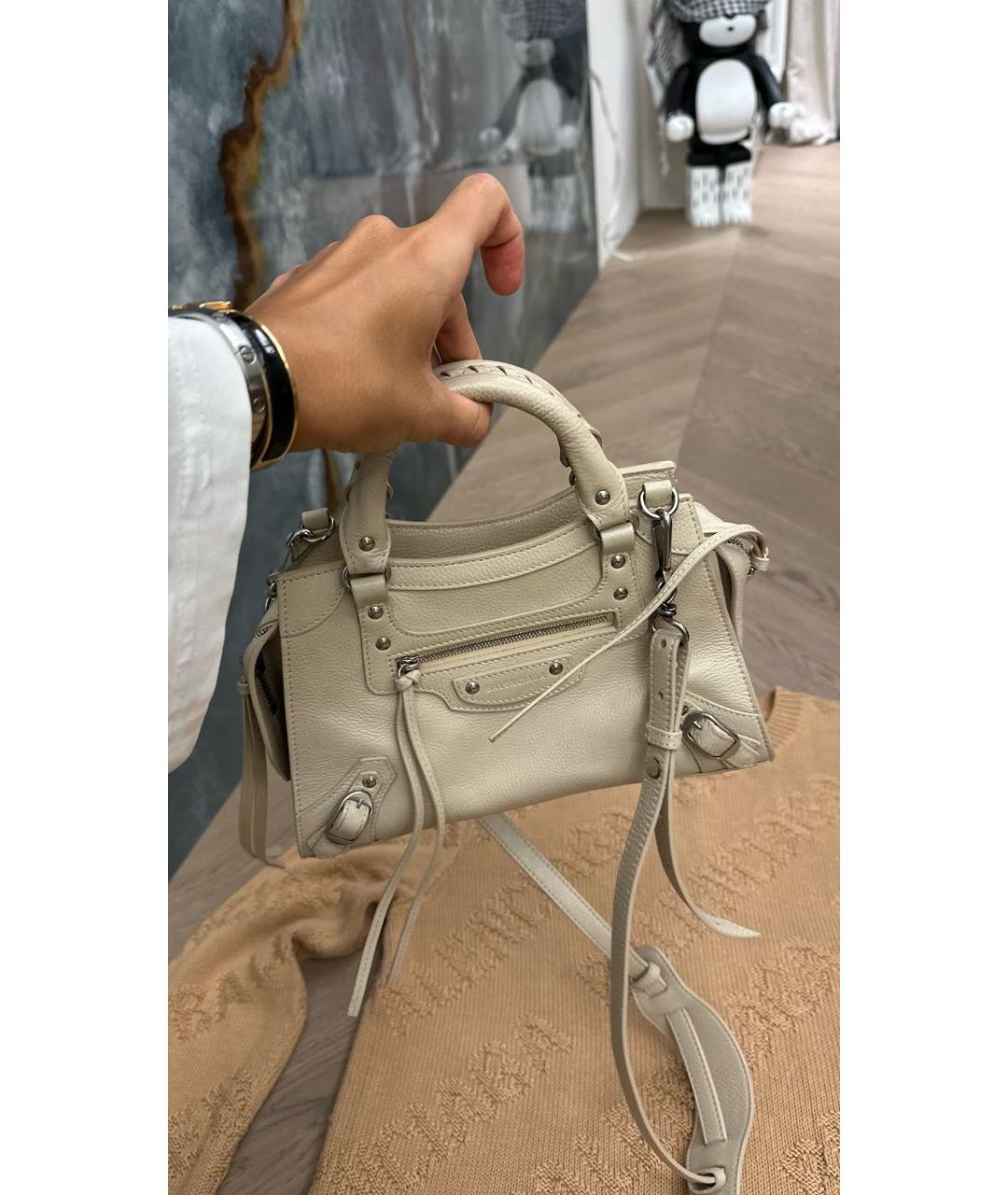 BALENCIAGA Бежевая кожаная сумка с короткими ручками, фото 3