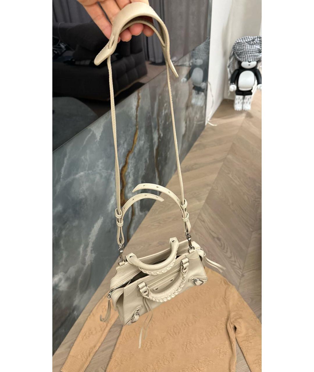 BALENCIAGA Бежевая кожаная сумка с короткими ручками, фото 4