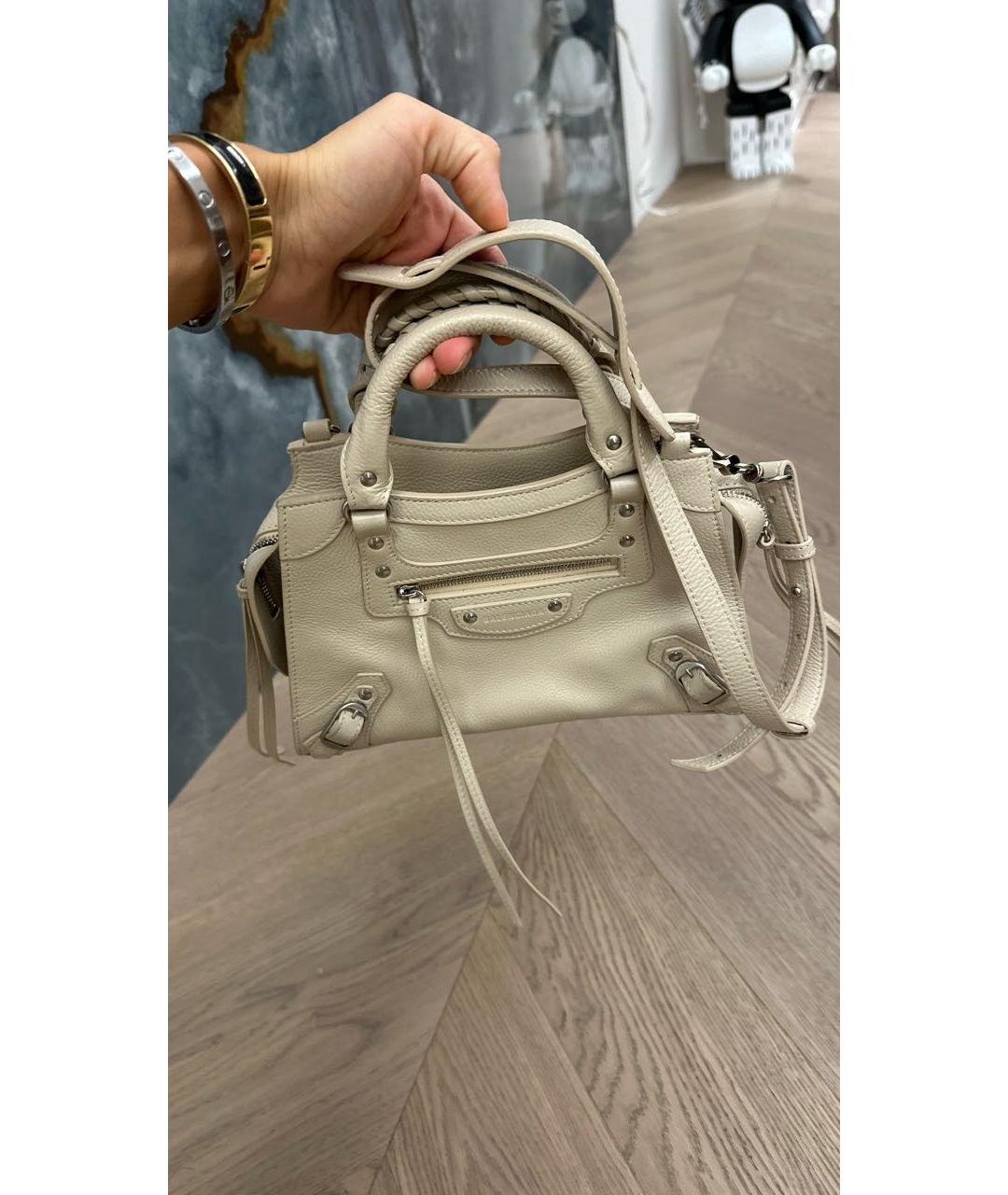 BALENCIAGA Бежевая кожаная сумка с короткими ручками, фото 6