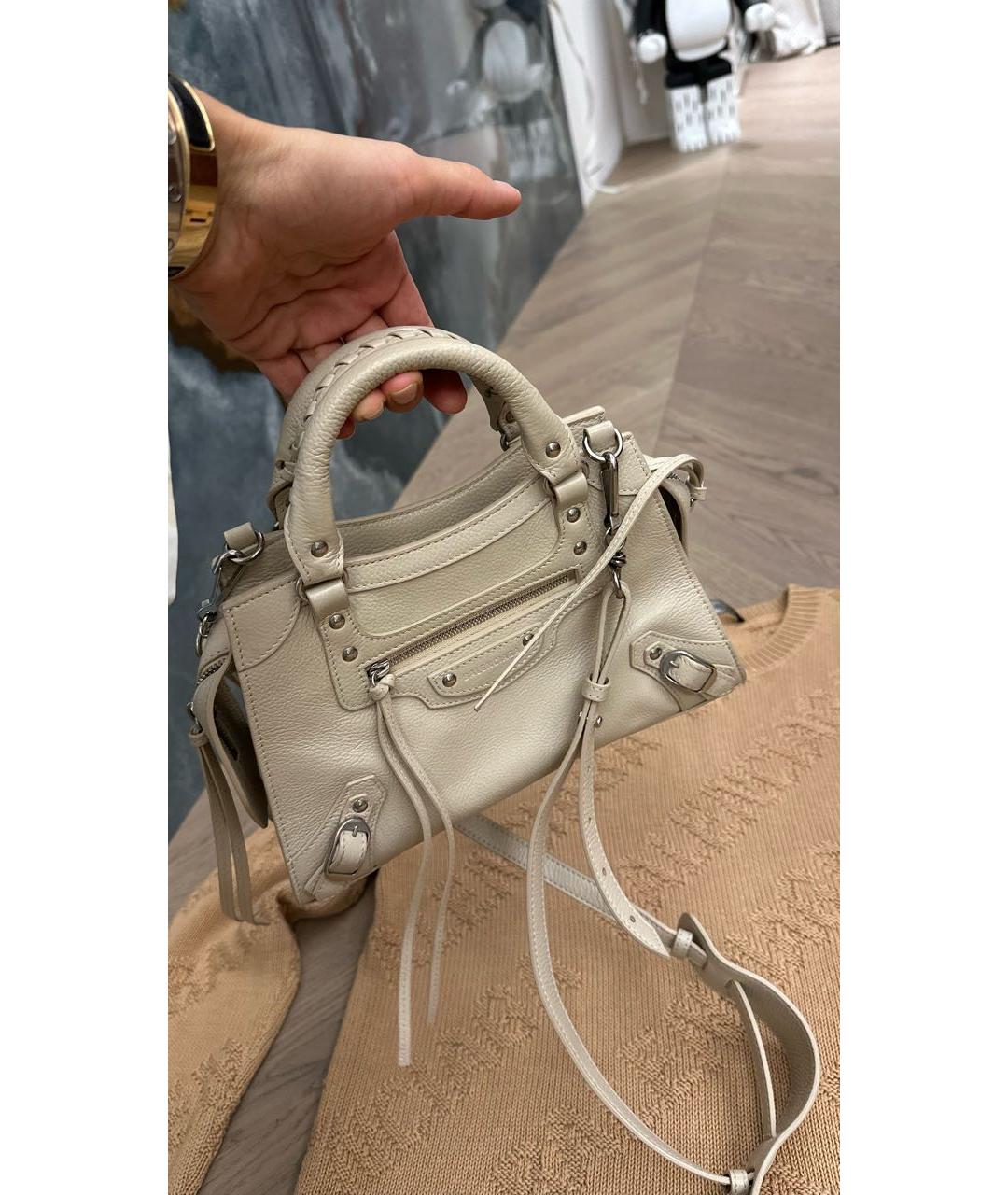 BALENCIAGA Бежевая кожаная сумка с короткими ручками, фото 2