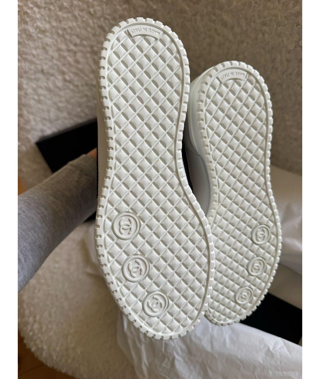 CHANEL Белые кожаные кроссовки, фото 3