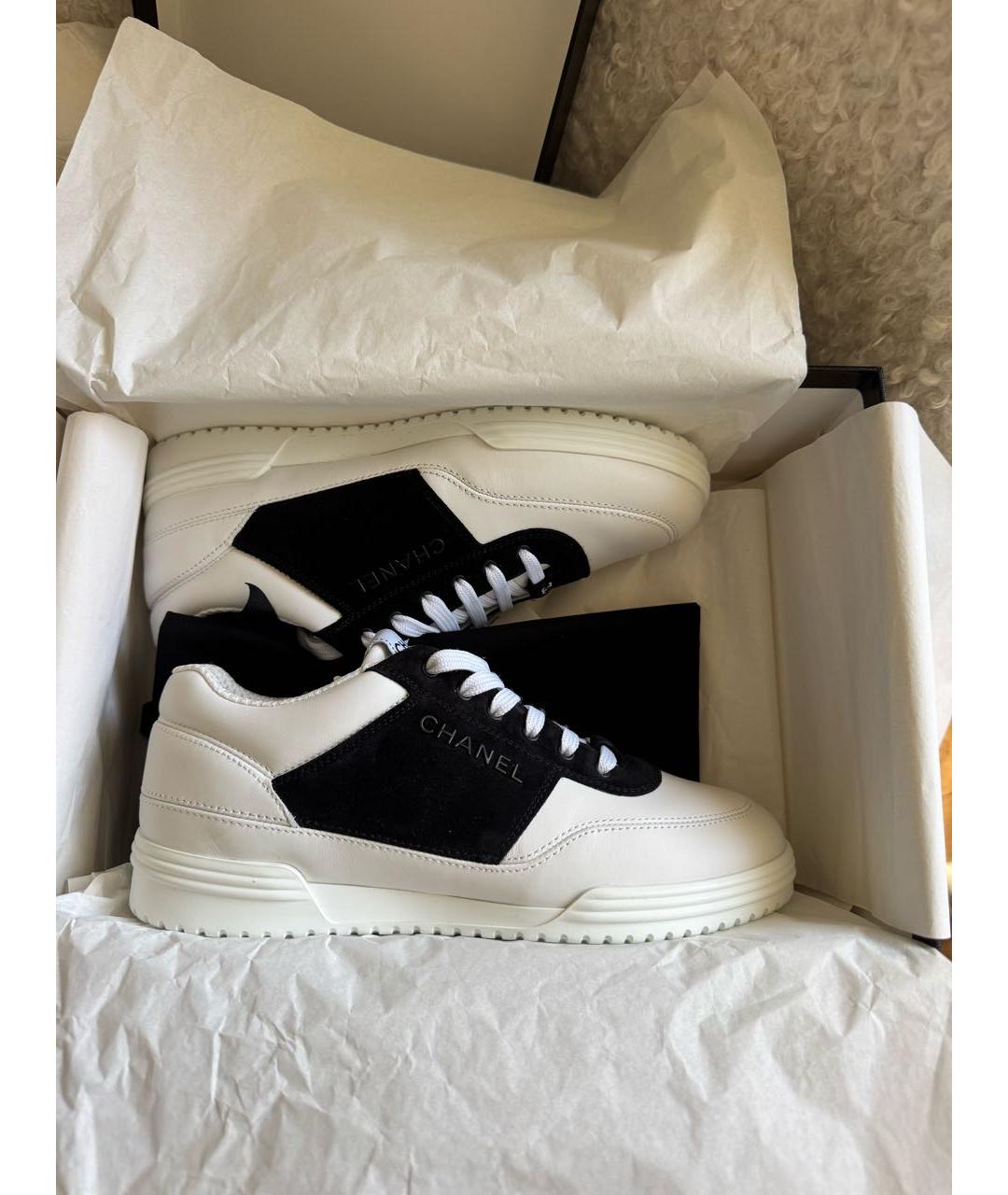 CHANEL Белые кожаные кроссовки, фото 2