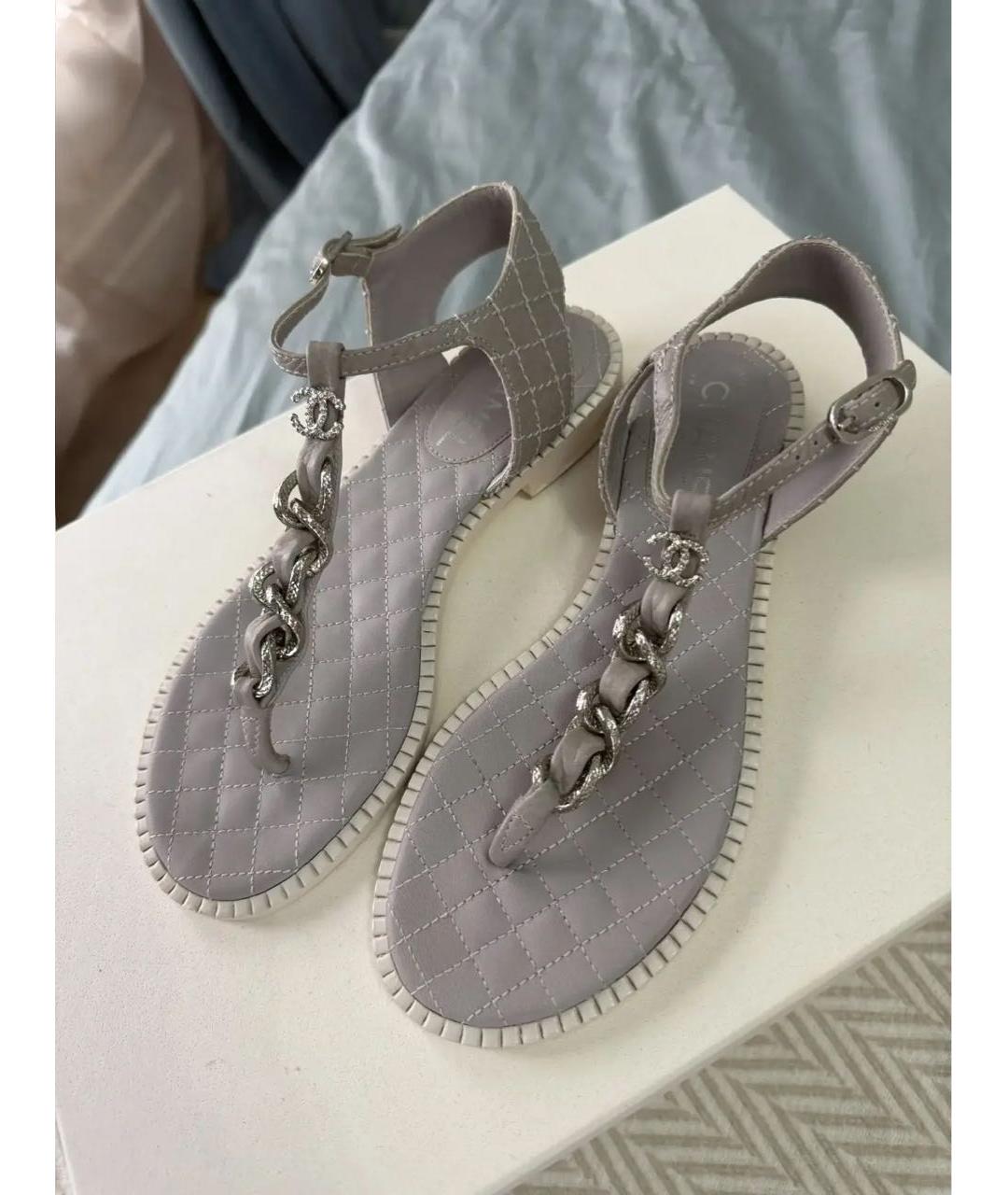 CHANEL Серые кожаные сандалии, фото 2
