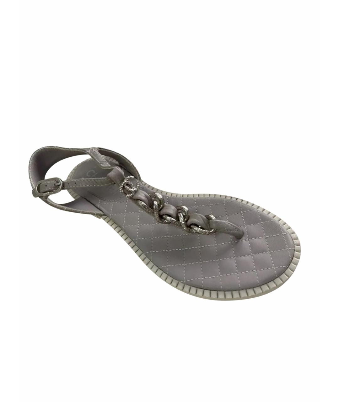 CHANEL Серые кожаные сандалии, фото 1