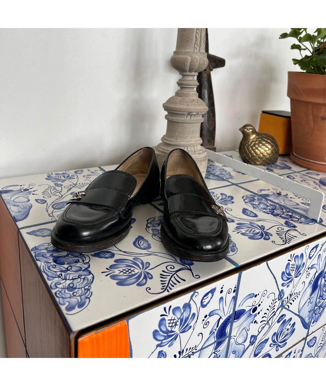 CHANEL Черные лоферы из лакированной кожи, фото 4